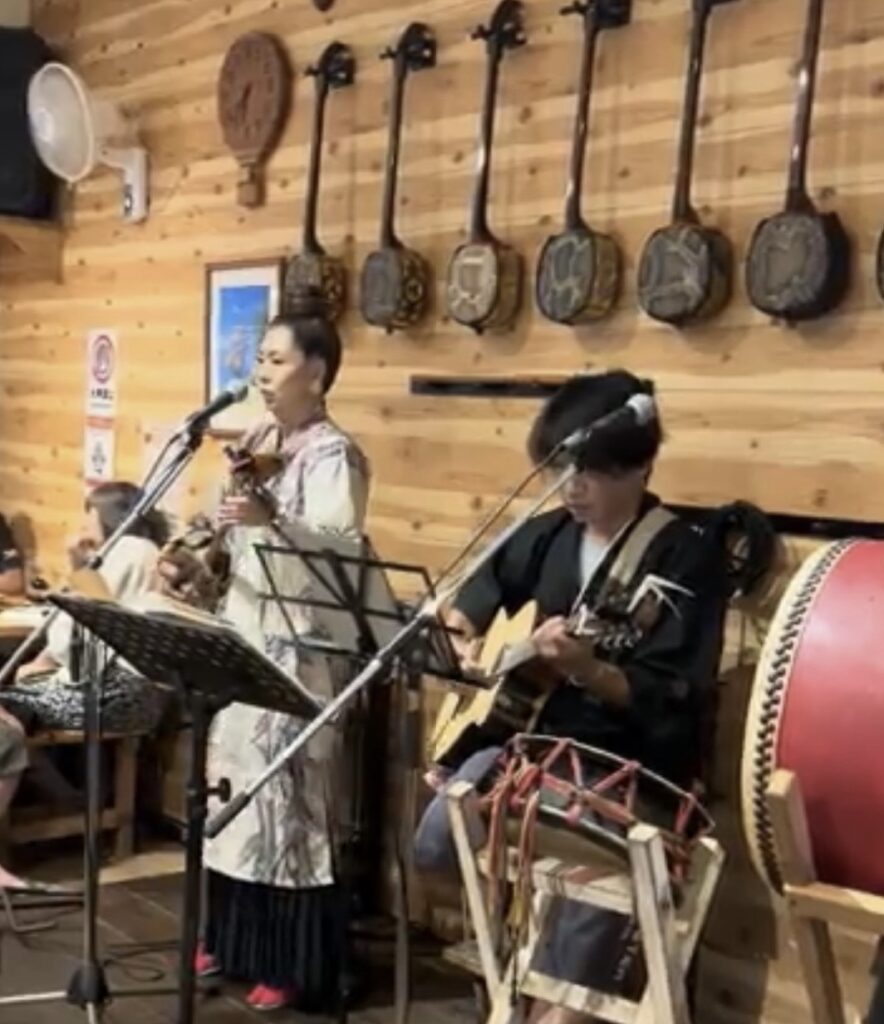 宮古島の民謡酒場・三線ライブ完全ガイド｜夜を彩る島唄と郷土料理