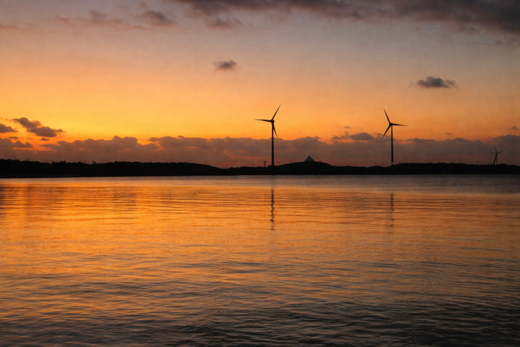 🌅 宮古島で心奪われる夕日を｜感動のサンセットスポット特集 | みゃー